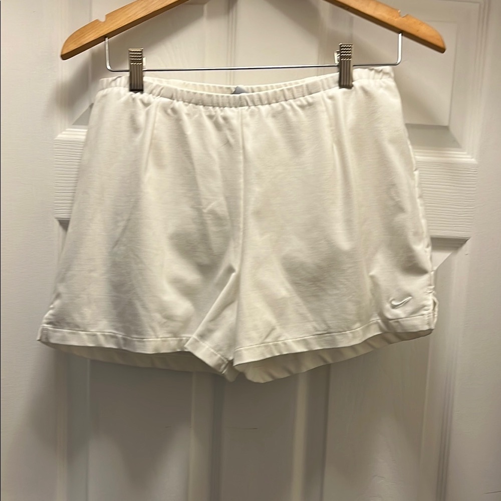 Nike Women's White Tennis Shorts in Size Large